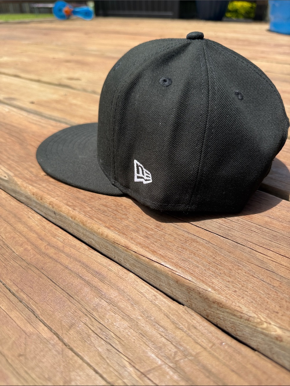 New Era  Black LA Dodgers Cap with White Logo SnapBack - Picture 2 of 5